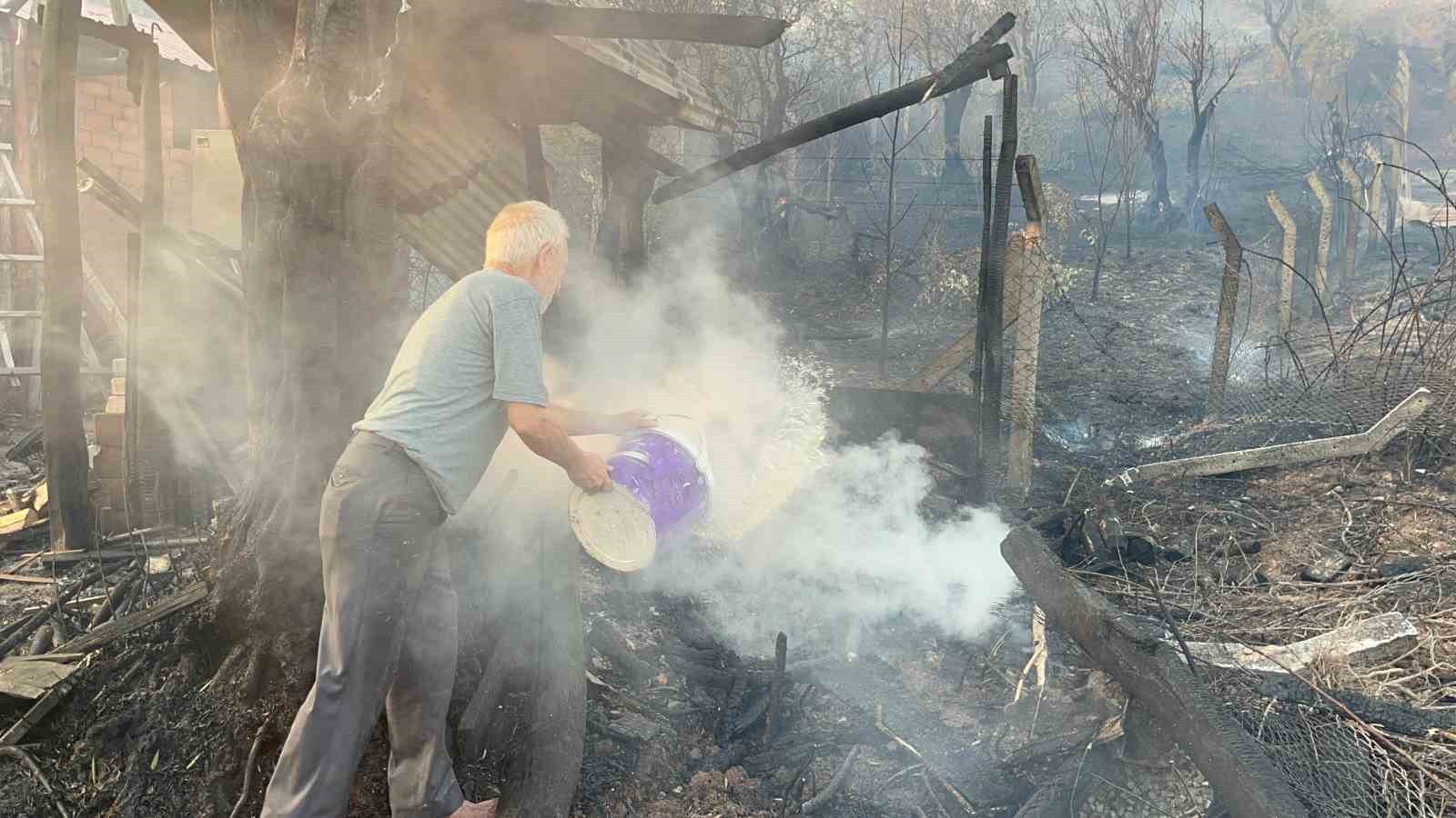 "Son anda çıktık" diyen Kemal amca alevlere karşı mücadele etti
