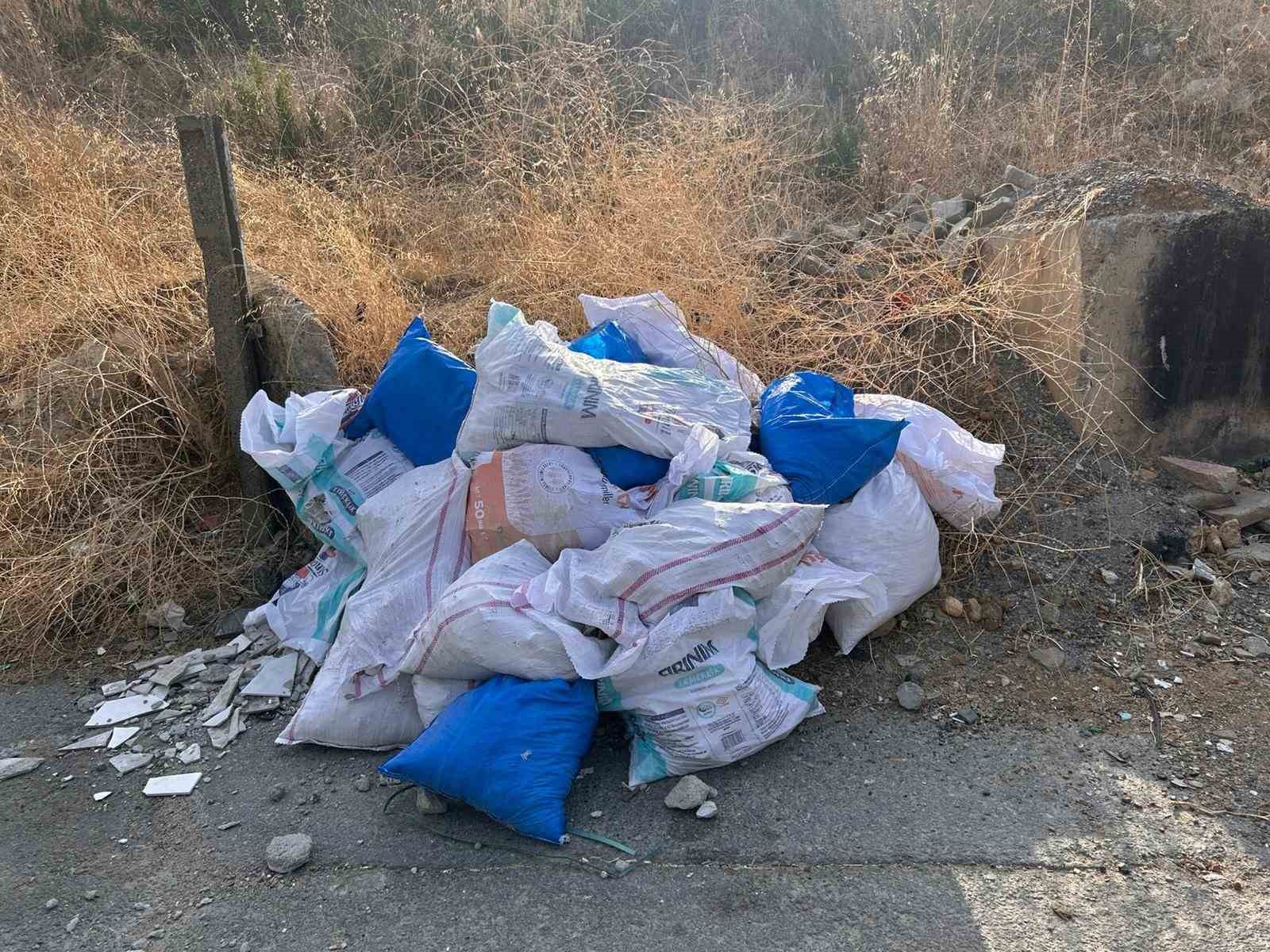 Maltepe&rsquo;de moloz yığınları vatandaşın tepkisine neden oldu
