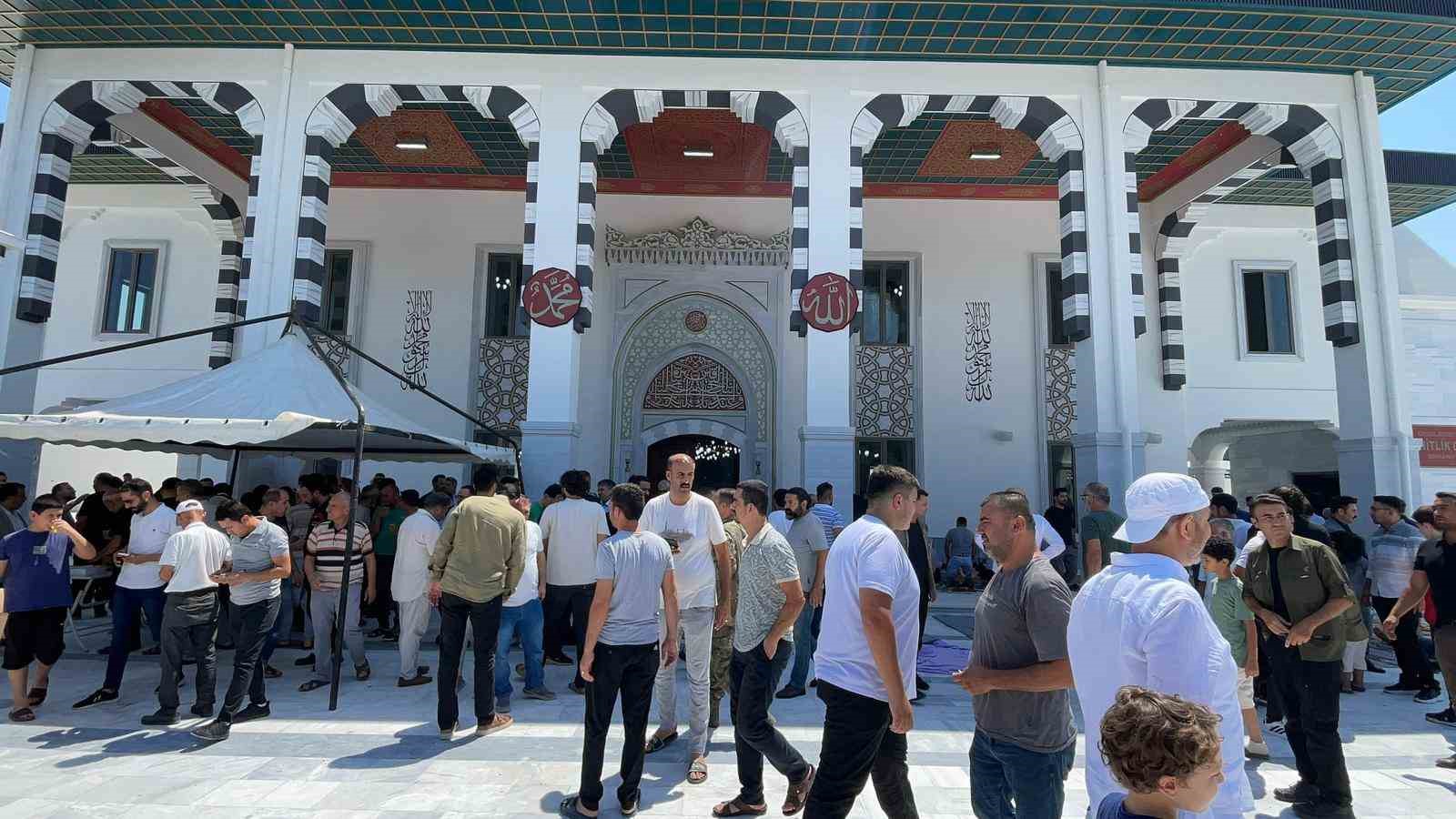 Osmaniye Cebelibereket Şehitlik Camii cuma namazıyla açıldı