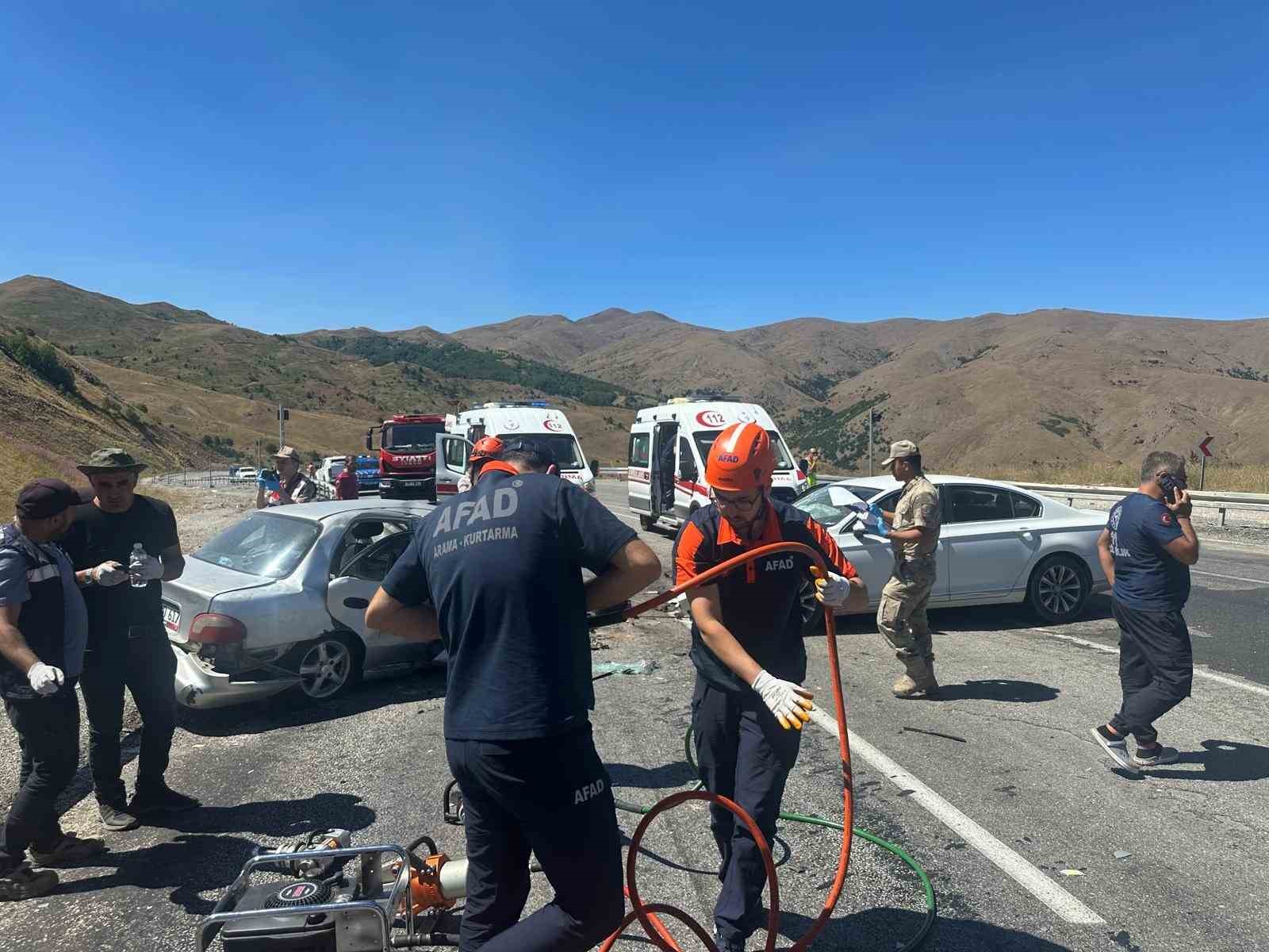 Erzincan’da kaza: 3 ölü, 6 yaralı
