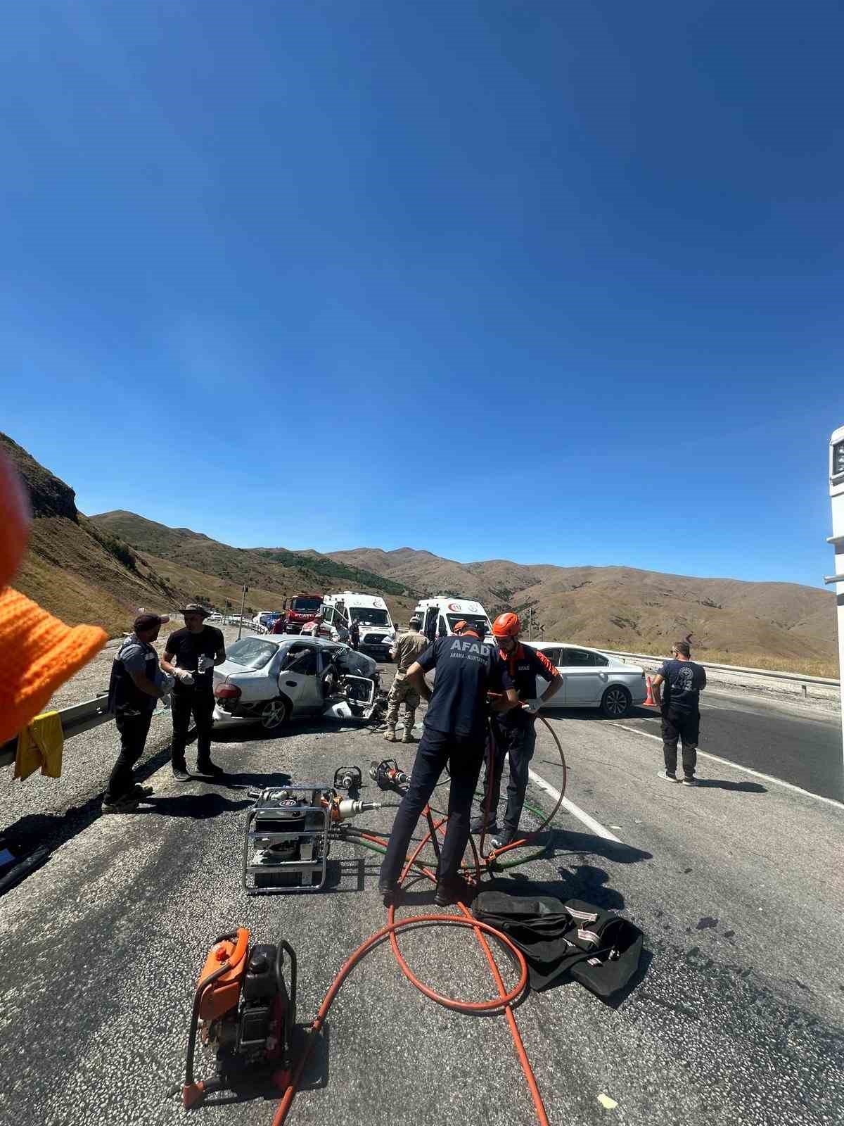 Erzincan&rsquo;da kaza: 3 &ouml;l&uuml;, 6 yaralı
