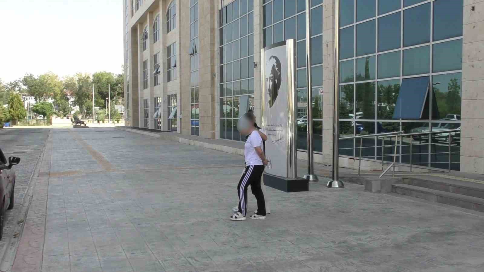 Uşak’ta yolcu otobüsünde 28 bin sentetik ecza ele geçirildi