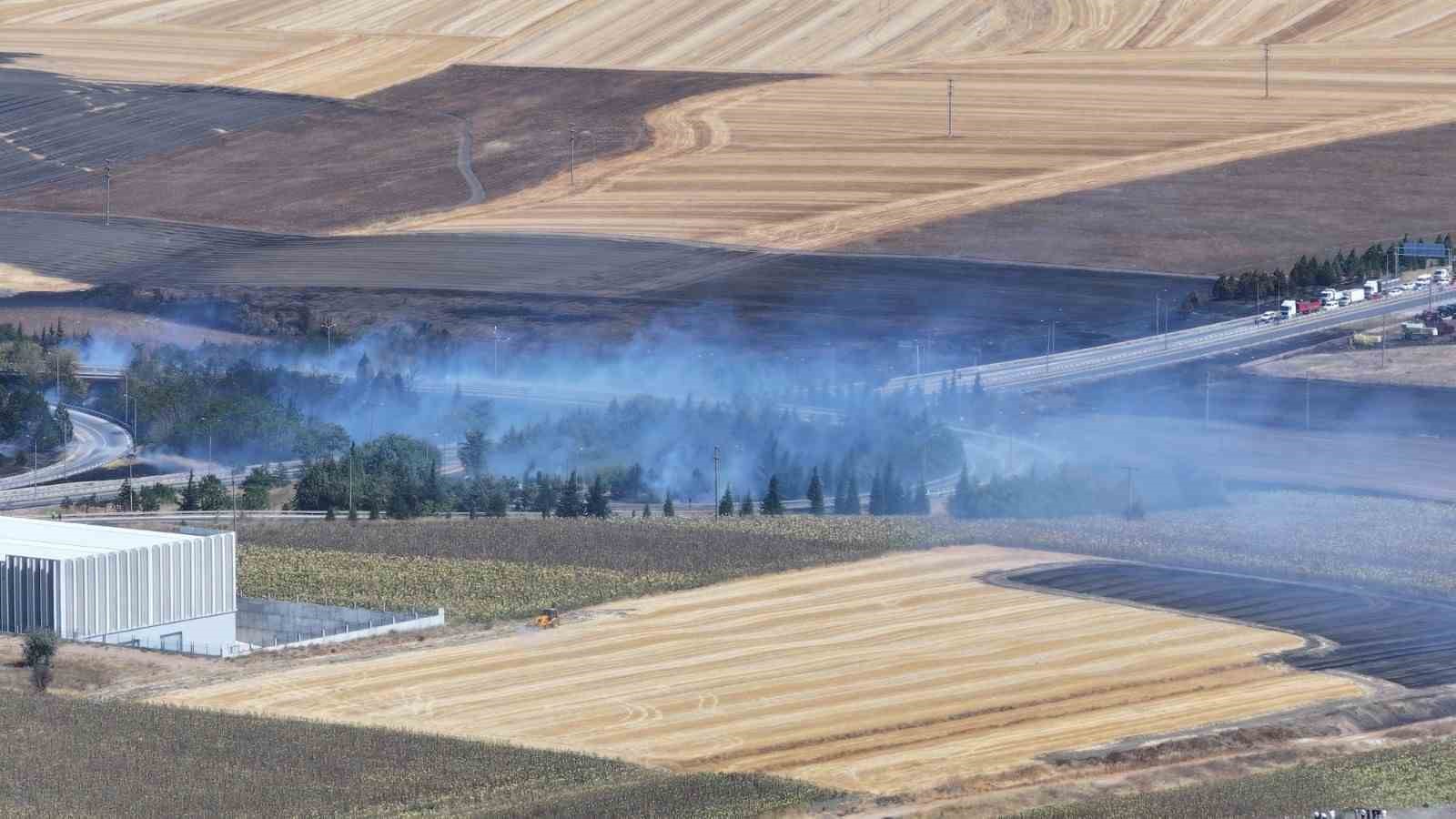 Kırklareli’nde alan yangını nedeniyle otoyollar ulaşıma kapandı