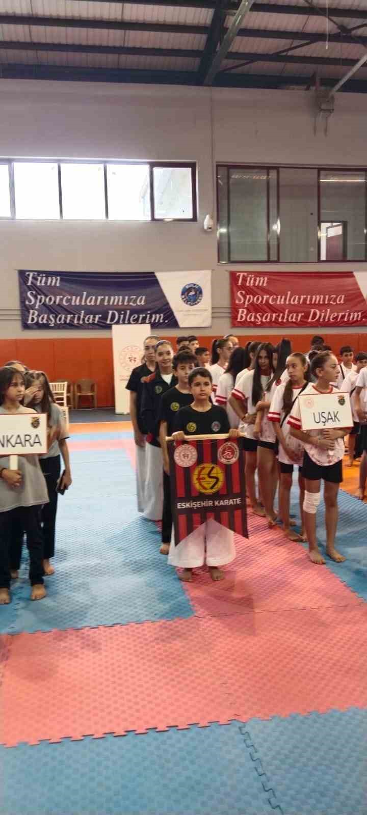 Eskişehirli sporcudan b&uuml;y&uuml;k başarı
