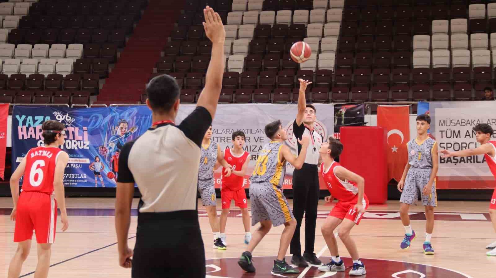 ANALİG basketbol yarı final heyecanı Elazığ&rsquo;da başladı
