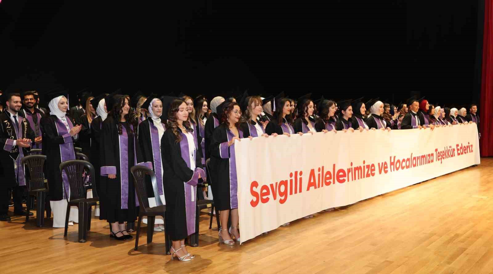 ER&Uuml; Diş Hekimliği Fak&uuml;ltesi 16. d&ouml;nem mezunlarını verdi
