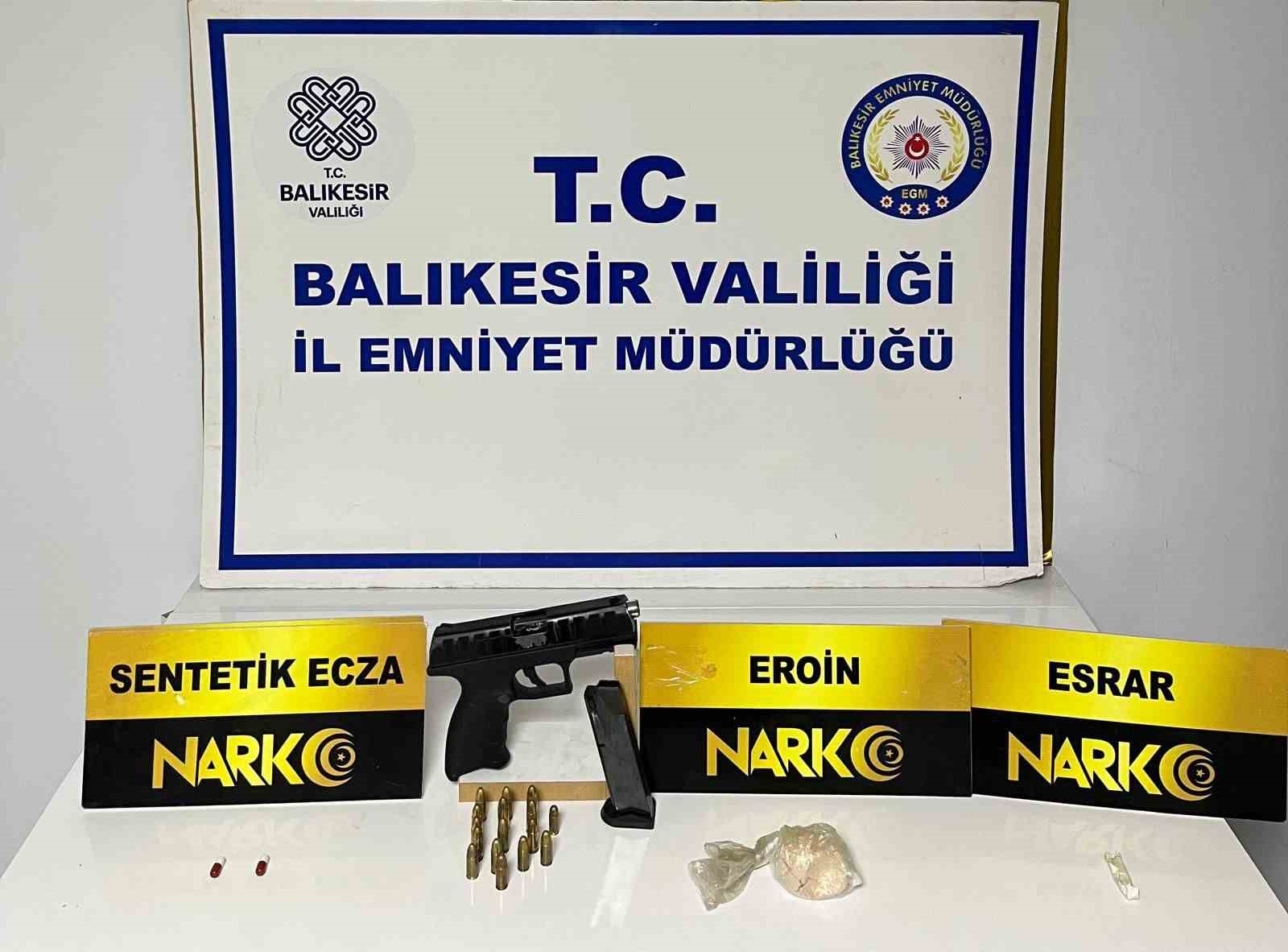 Ayvalık’ta narkotik polisinden operasyon: 3 kişi tutuklandı
