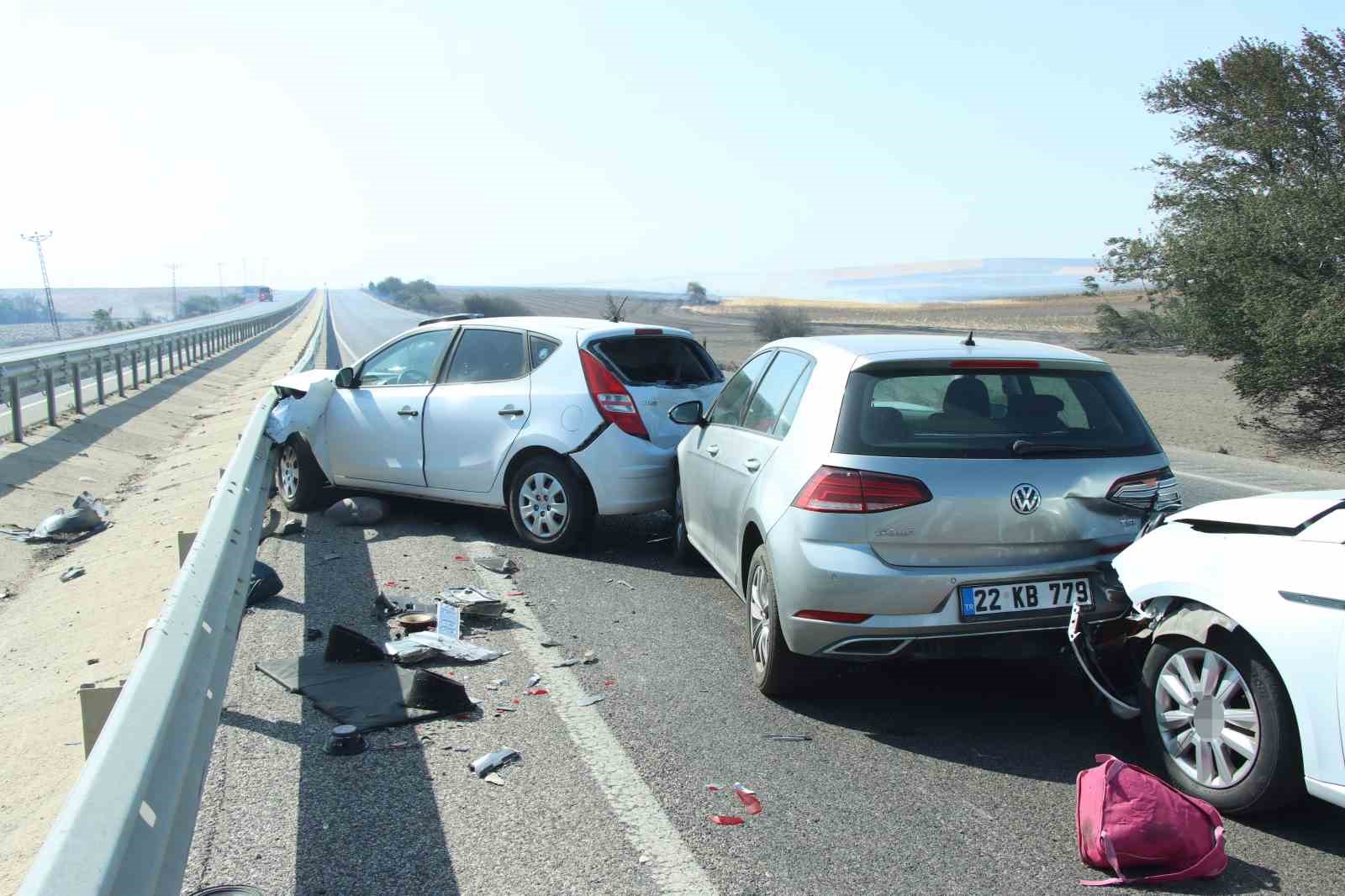 Kırklareli’nde çıkan yangında yoğun duman kazaya sebep oldu: 6 yaralı