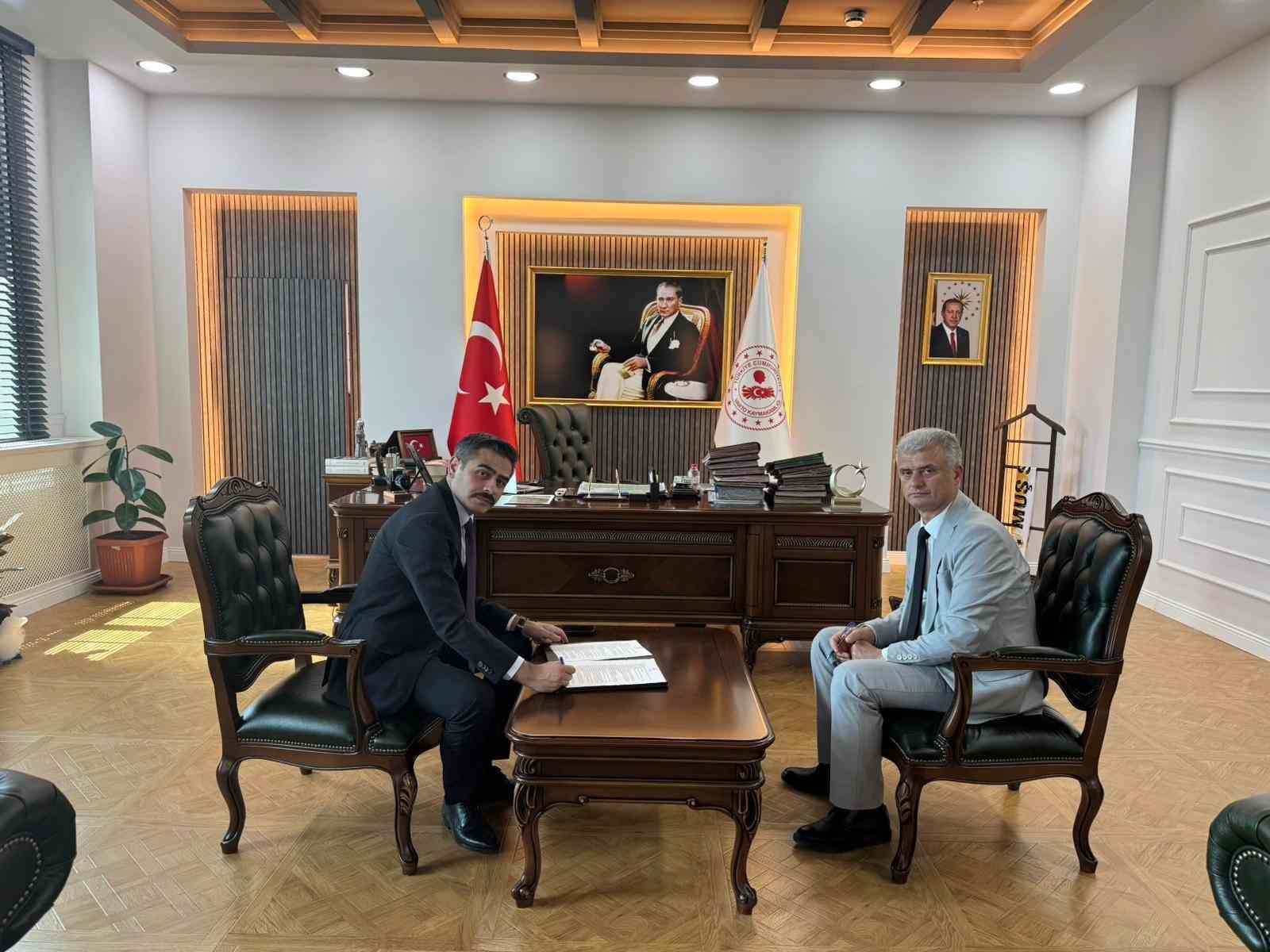 Varto&rsquo;da 200 kişilik yurt i&ccedil;in imzalar atıldı
