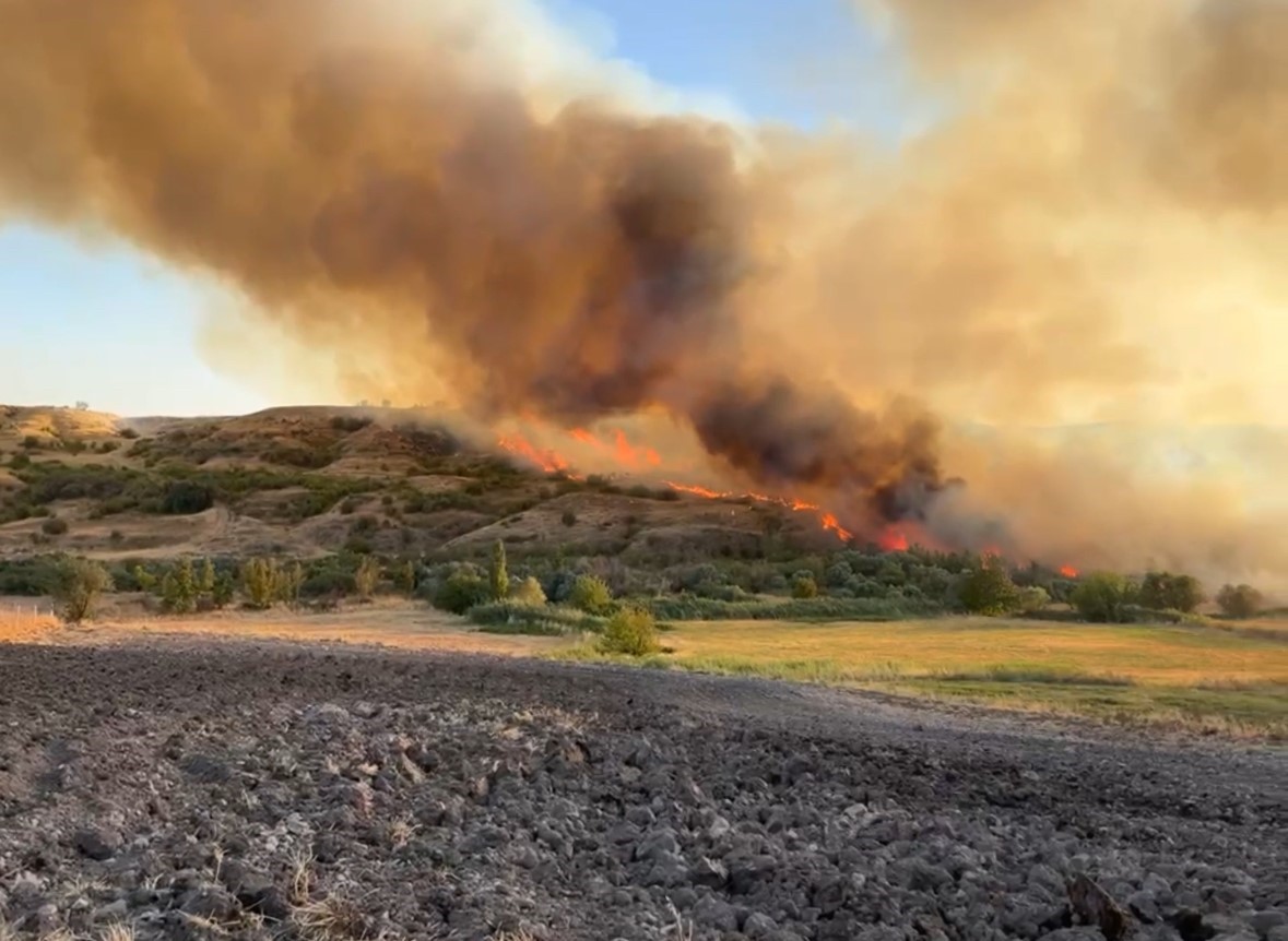 Adıyaman’da bahçe yangınına havadan ve karadan müdahale
