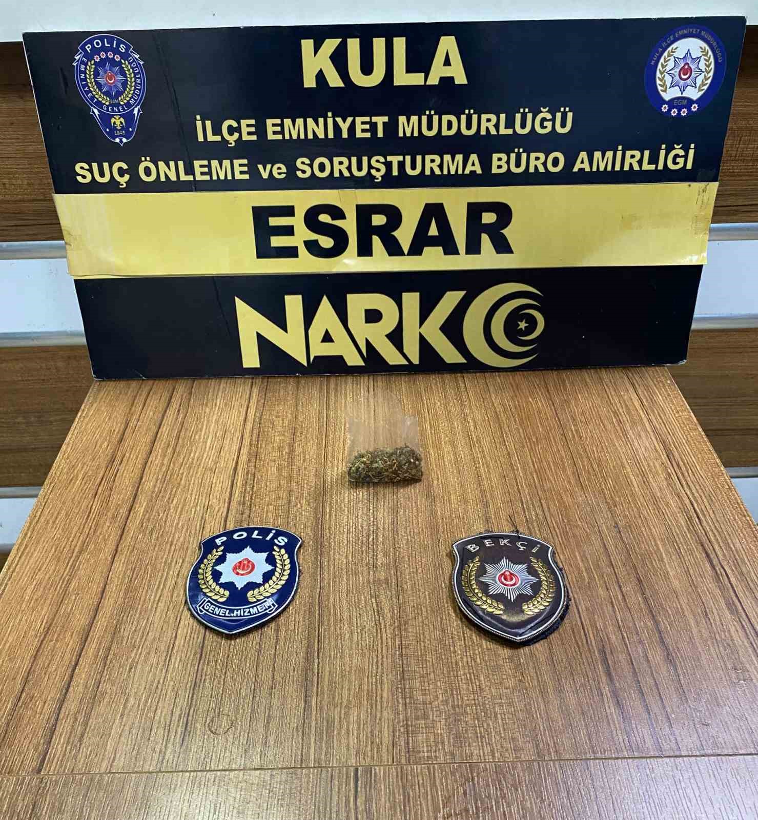 Kula polisi zehir tacirlerine g&ouml;z a&ccedil;tırmıyor
