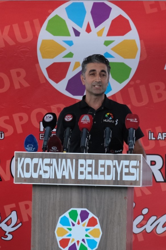 Vali &Ccedil;i&ccedil;ek: "Erva, bir annenin feryatla yakama yapışmasıyla başladı"

