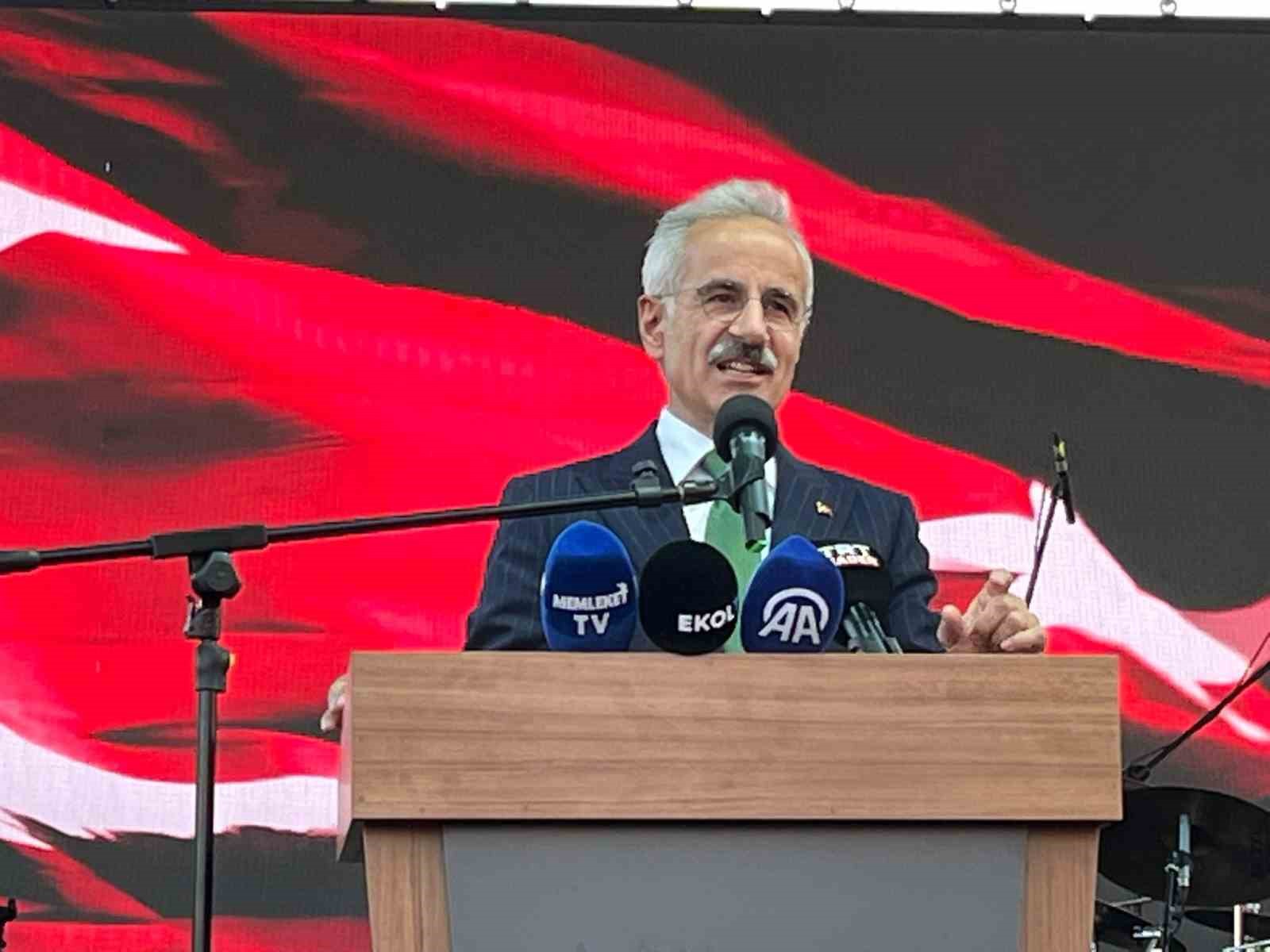 Kırşehir’de Neşet Ertaş Anma Programı ve Bulgur Festivali’nde renkli görüntüler yaşandı