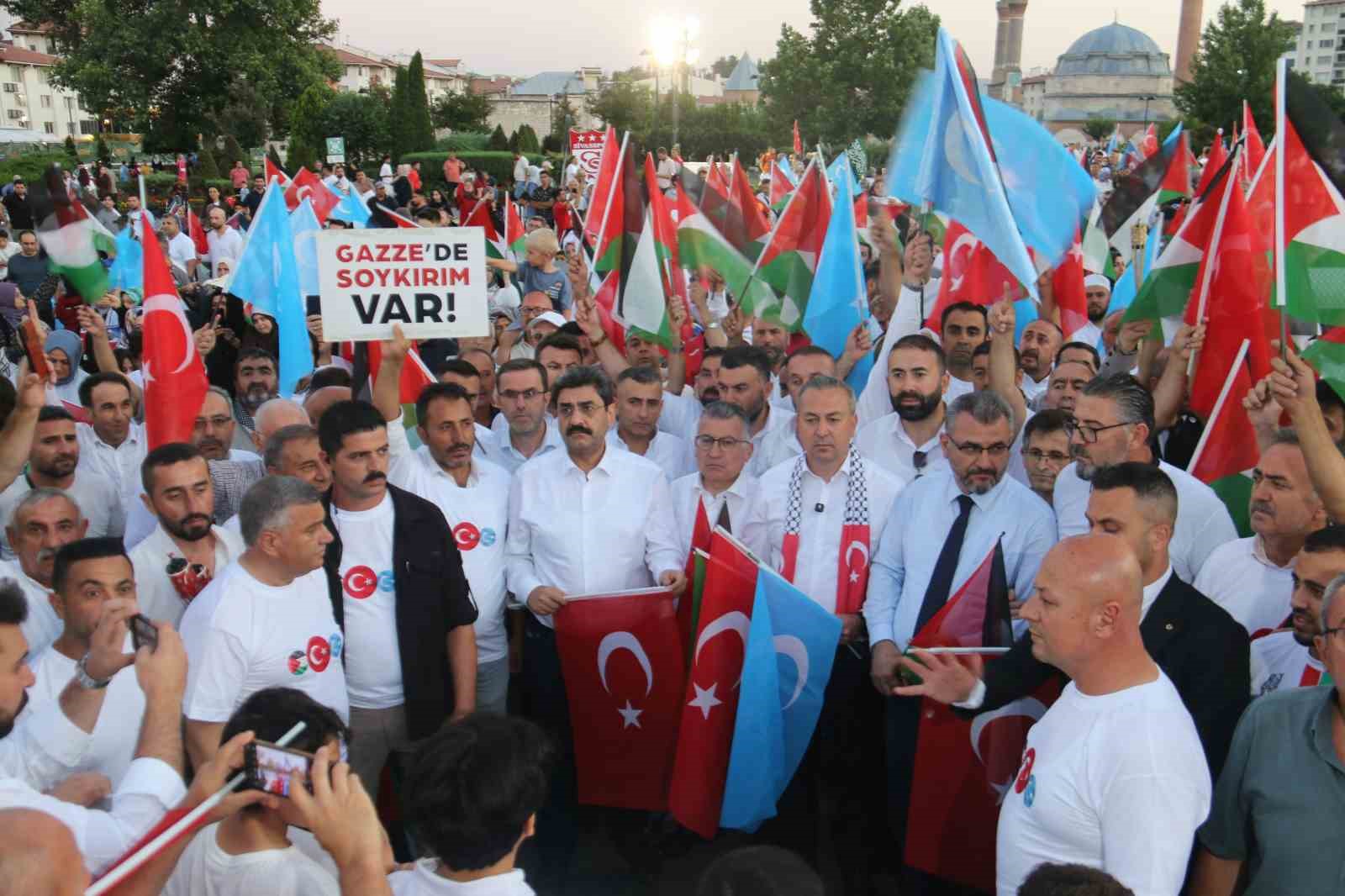 Sivas&rsquo;ta Filistin&rsquo;e destek y&uuml;r&uuml;y&uuml;ş&uuml; d&uuml;zenlendi
