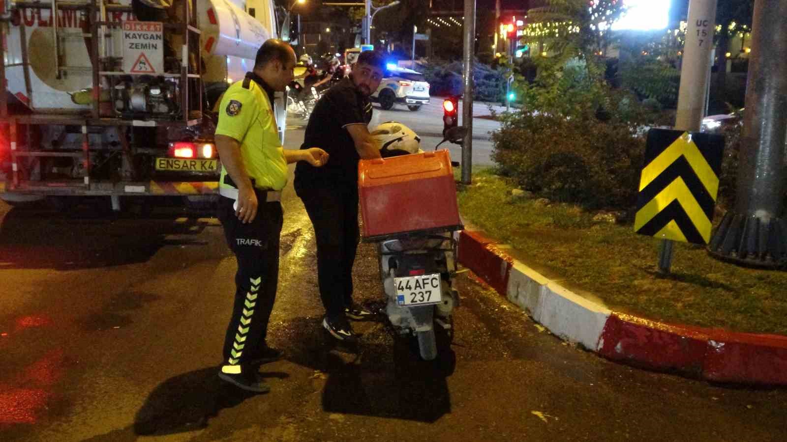 Malatya&rsquo;da motokurye kazada yaralandı
