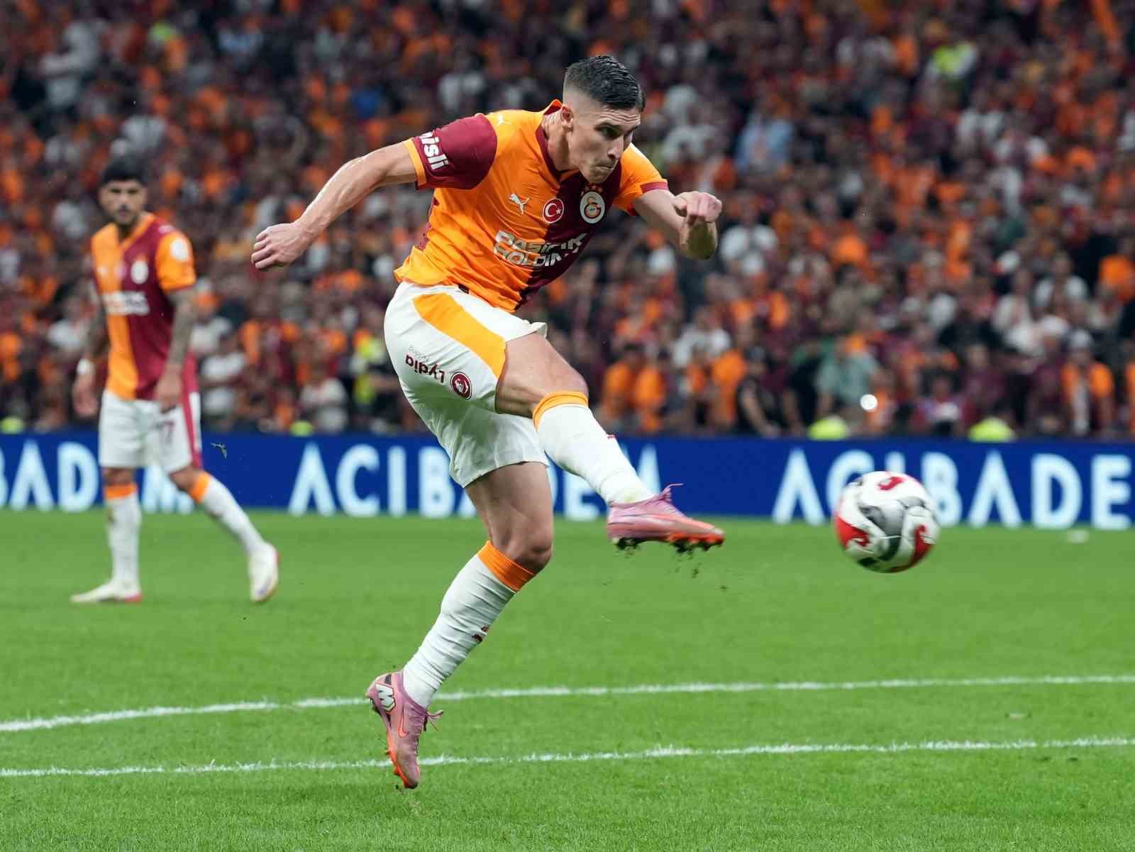 Trendyol Süper Lig: Galatasaray: 1 - Fatih Karagümrük: 0 (İlk yarı)
