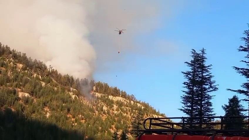 Karaman Valiliği: "Orman yangınına 137 personel ve 3 helikopterle müdahale ediliyor"
