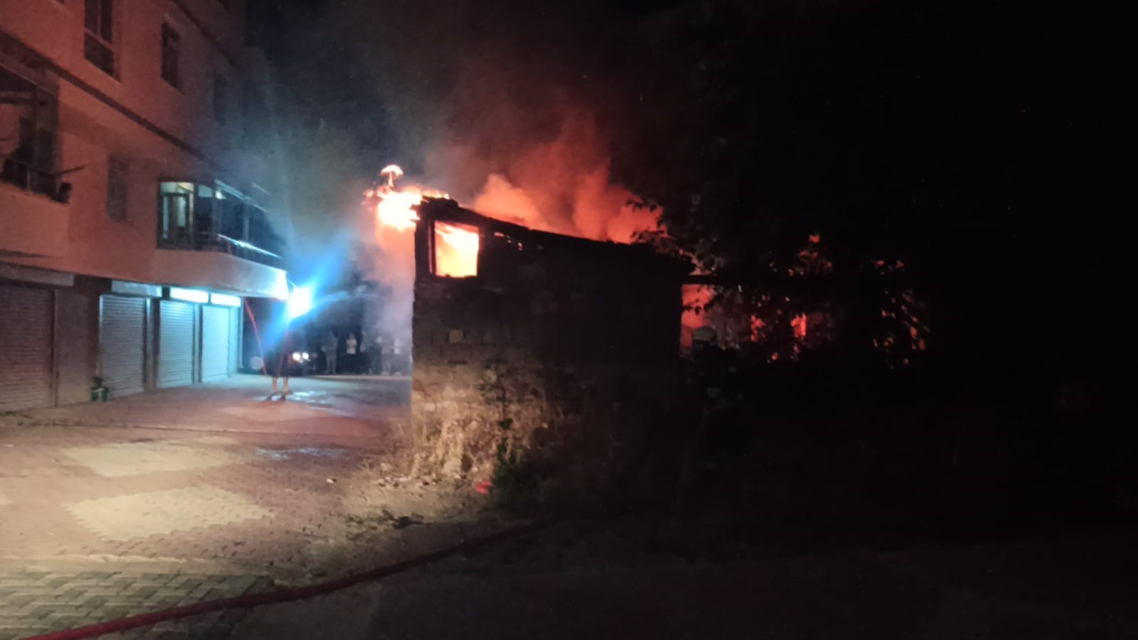 Seydişehir’de metruk depoda yangın