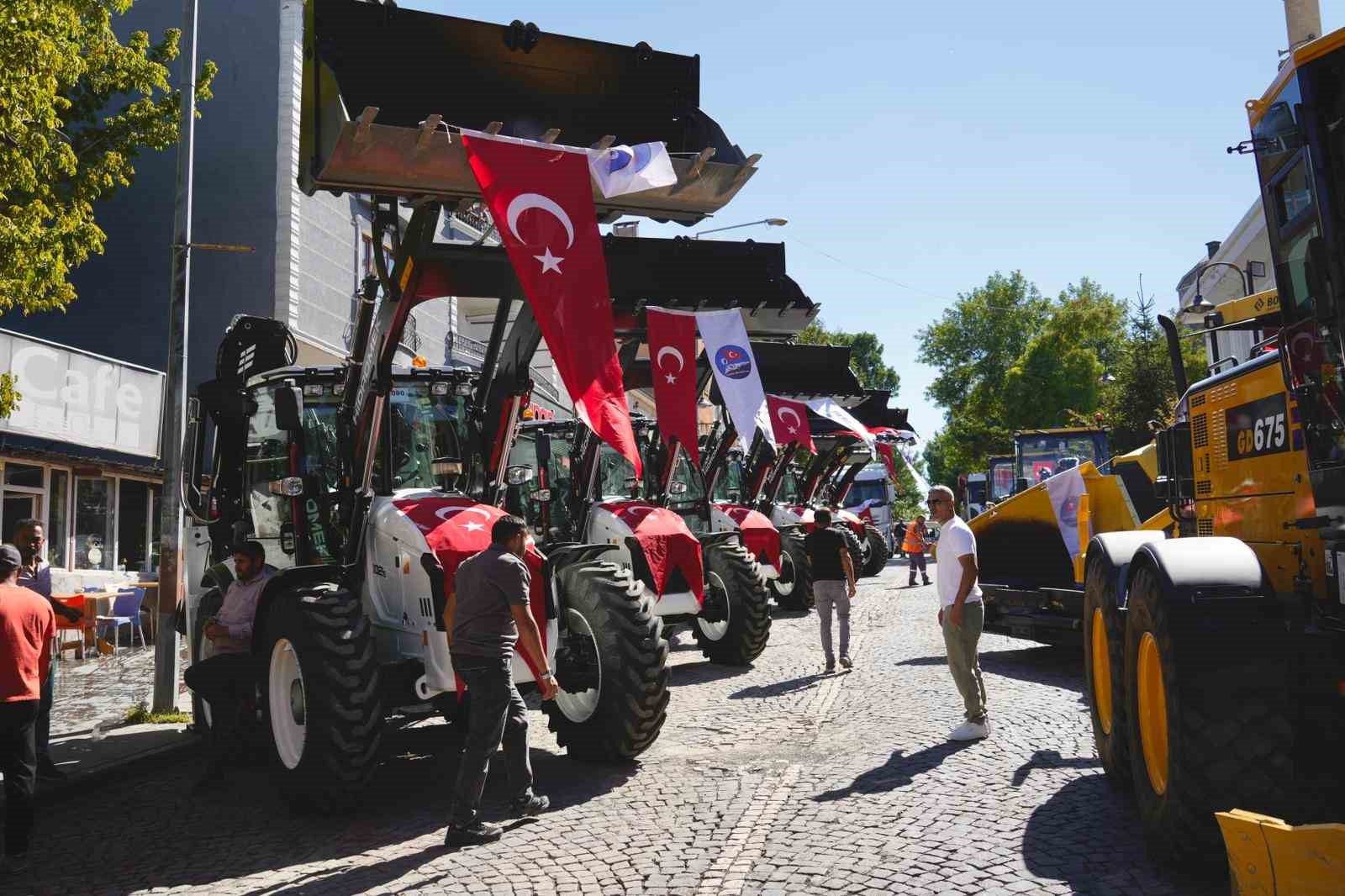Kars Belediyesi’nde hizmet coşkusu: 15 yeni iş makinesi törenle hizmete girdi
