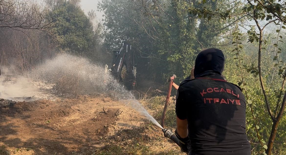 Kocaeli&rsquo;deki orman yangının enerjisi 22.5 saat sonra d&uuml;şt&uuml;
