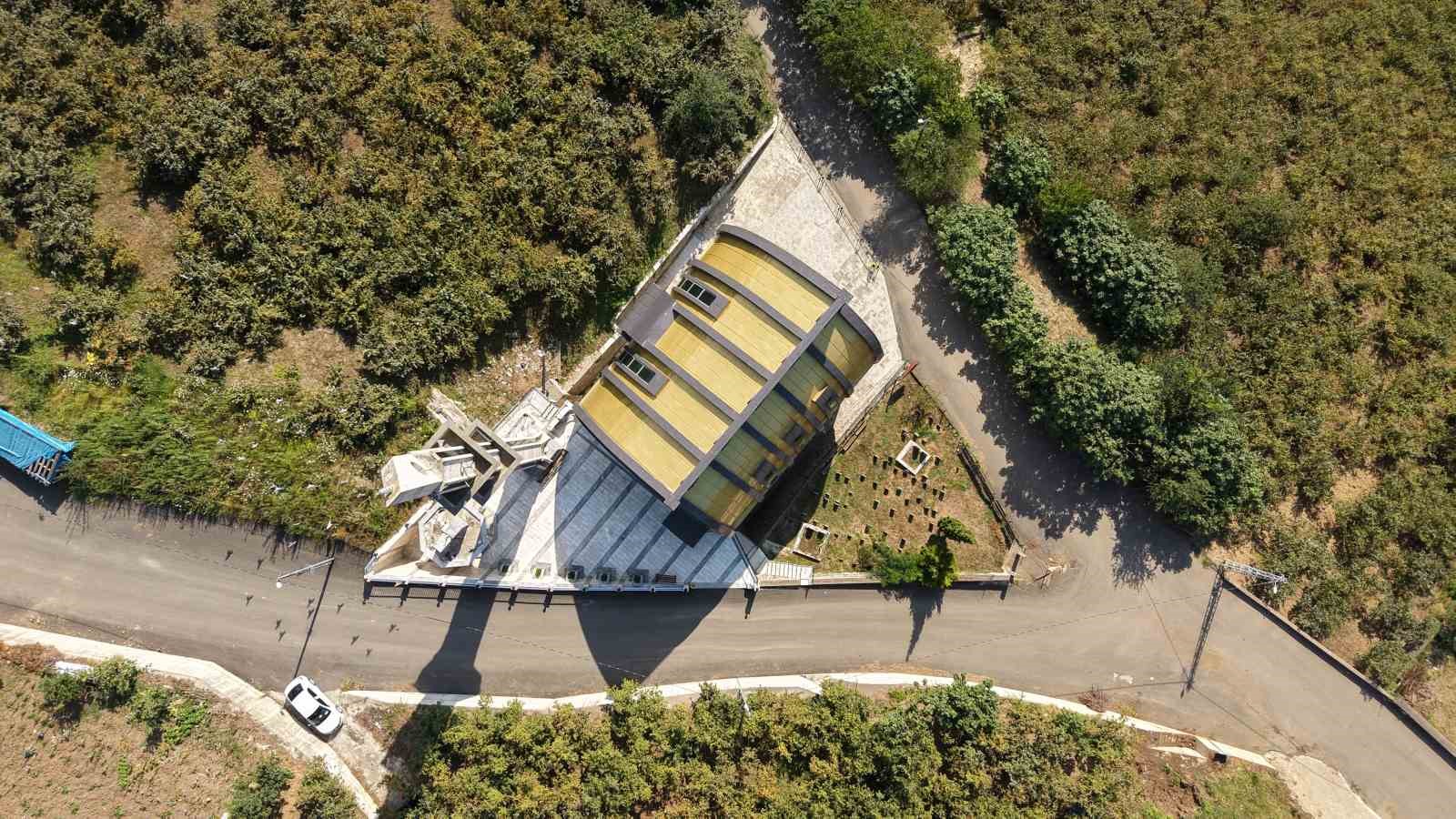 D&uuml;nyada bir benzeri olmayan cami g&ouml;r&uuml;nt&uuml;s&uuml;yle dikkat &ccedil;ekiyor
