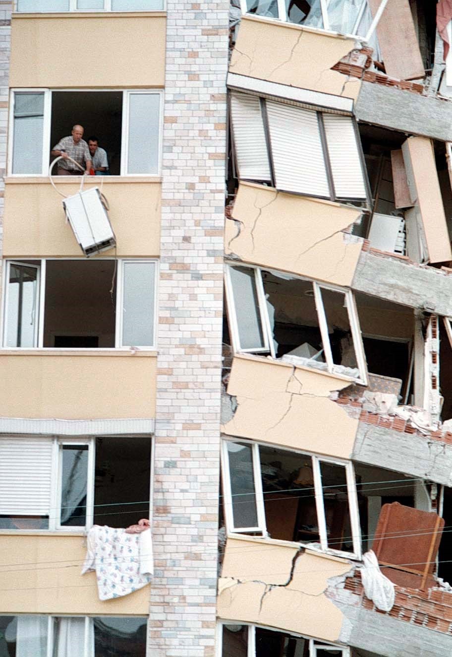 17 Ağustos&rsquo;un 26. yılı: Yıkımdan dirence
