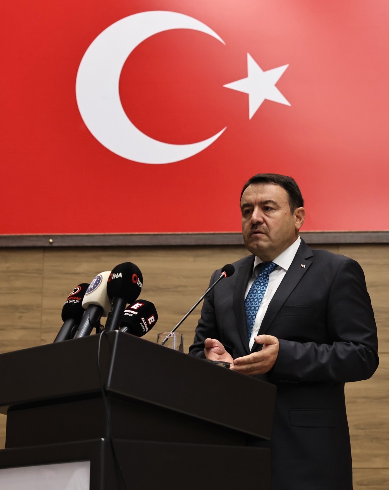 K&uuml;tahya Valisi Musa Işın&rsquo;dan deprem uyarısı: "Ruhsatsız yapıya izin vermeyeceğiz"
