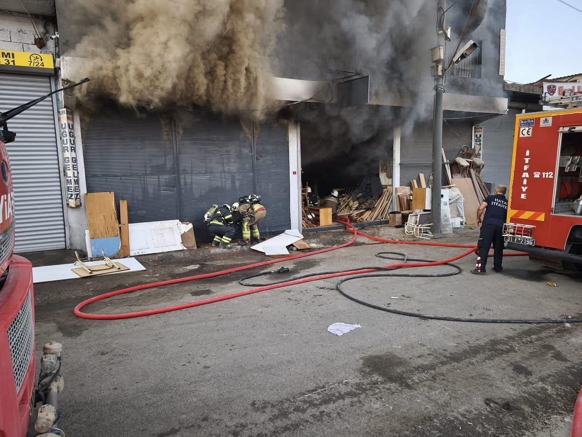 Hatay’da mobilya atölyesinde yangın