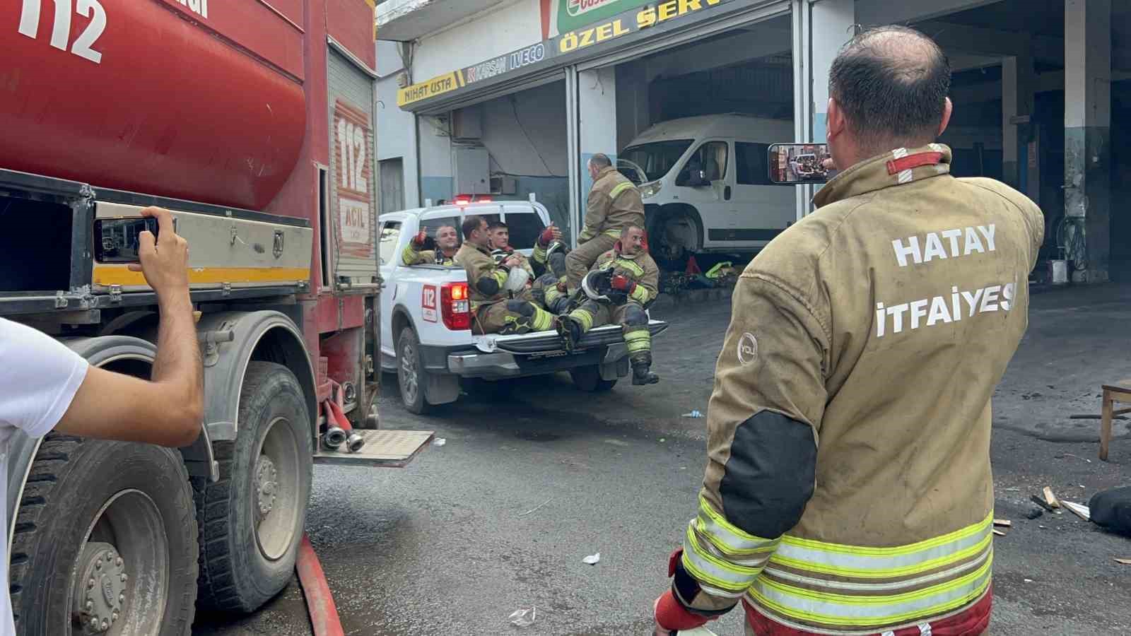 Hatay&rsquo;da mobilya at&ouml;lyesinde yangın
