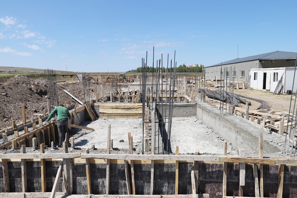 Başkan Demir’den yapımı süren Galericiler sitesi için müjde