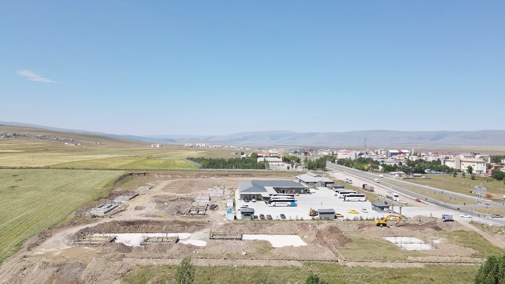 Başkan Demir&rsquo;den yapımı s&uuml;ren Galericiler sitesi i&ccedil;in m&uuml;jde
