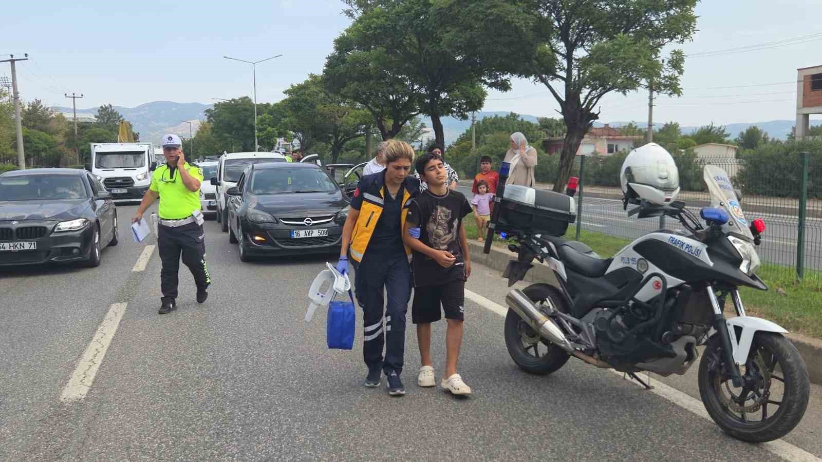 3 otomobil bir birine girdi, 1 bebek ve çocuk yaralandı