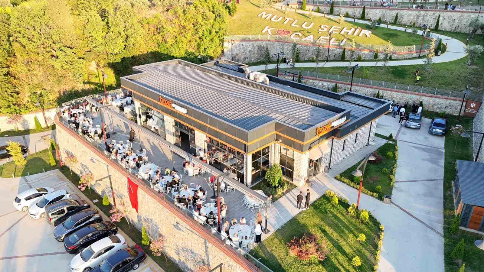 En mutlu ’Evet’ler bu salonda yankılanıyor
