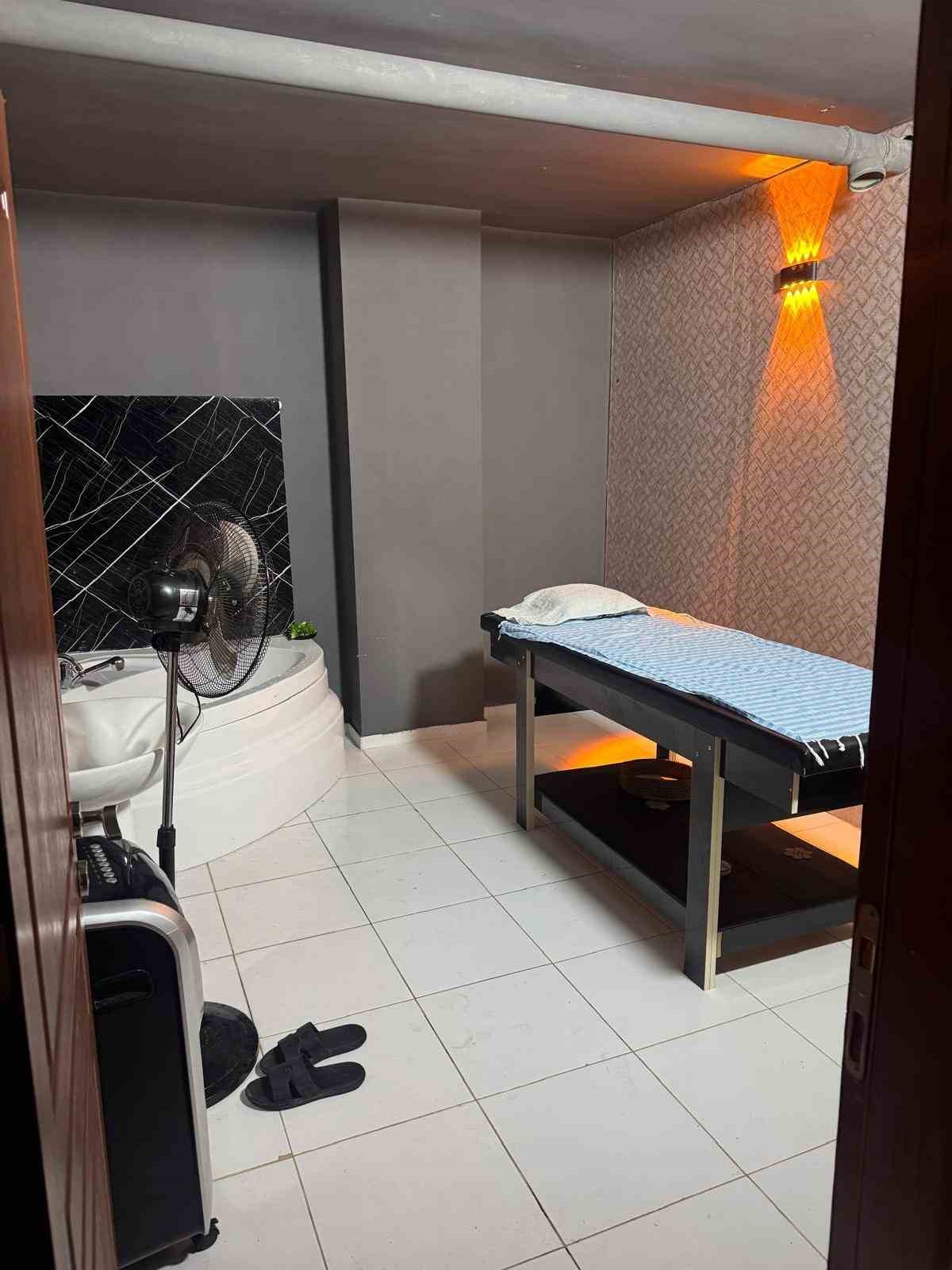 Ruhsatsız güzellik merkezi ve masaj salonu mühürlendi