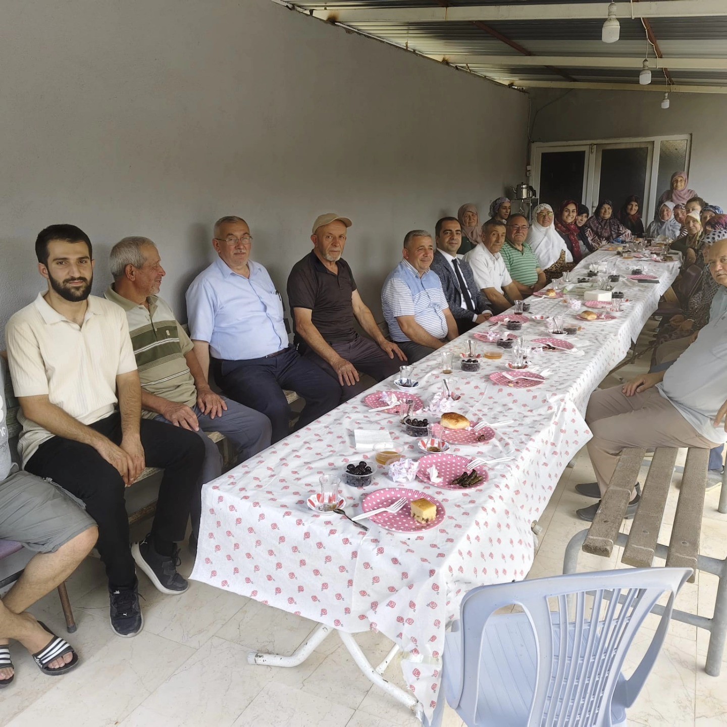 Kaymakam Uçar köylerde vatandaşlarla bir araya geldi