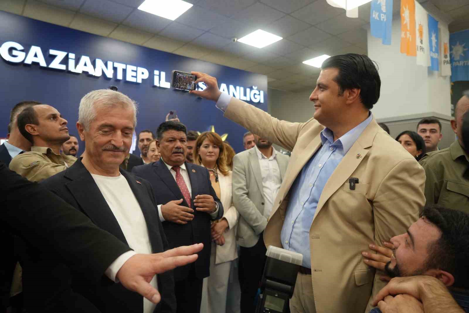 AK Parti’ye geçen Umut Yılmaz Gaziantep’te coşkuyla karşılandı