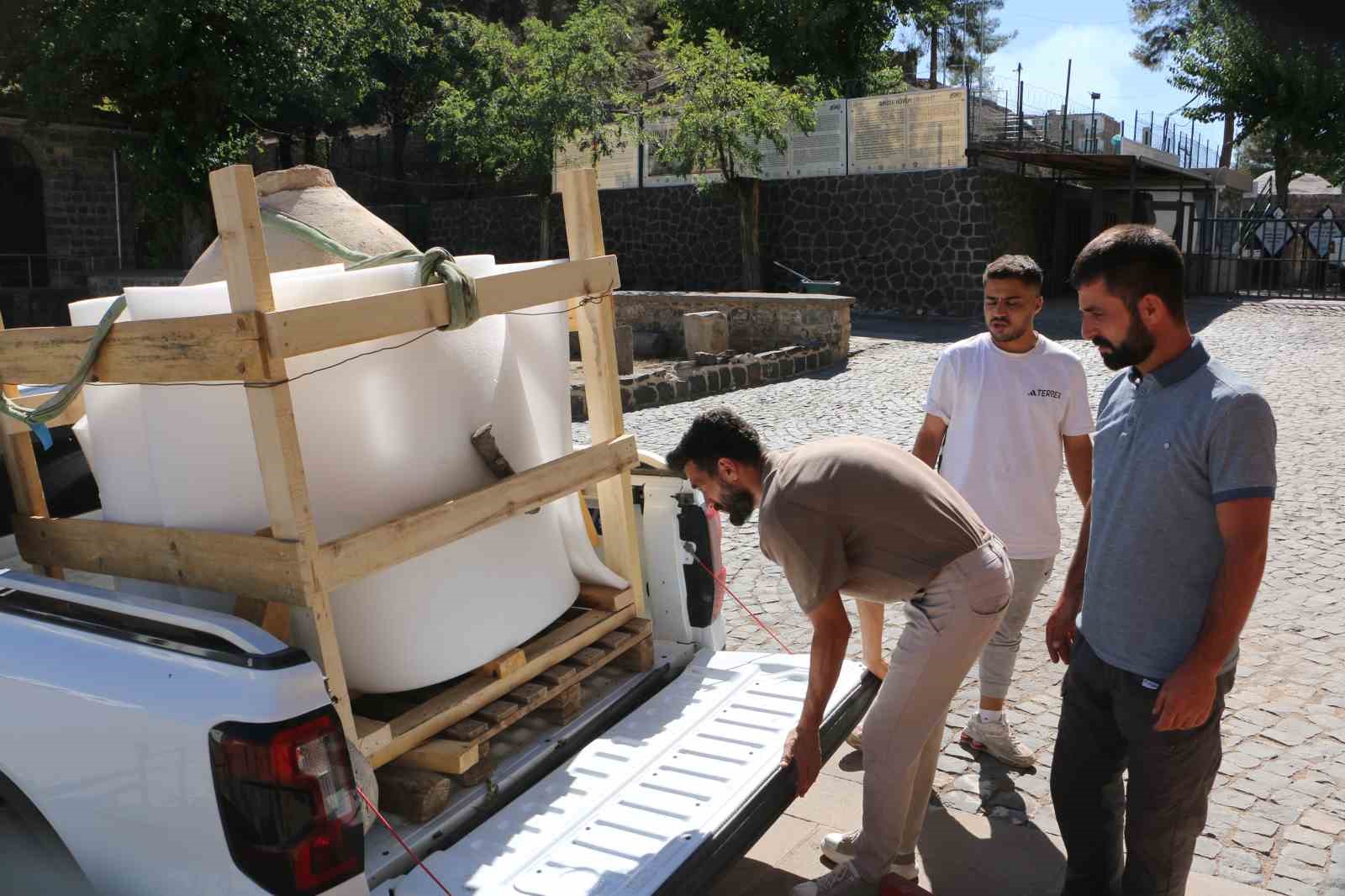 Diyarbakır’da vatandaşın evinde bulundurduğu tarih eser pitos müzeye taşındı