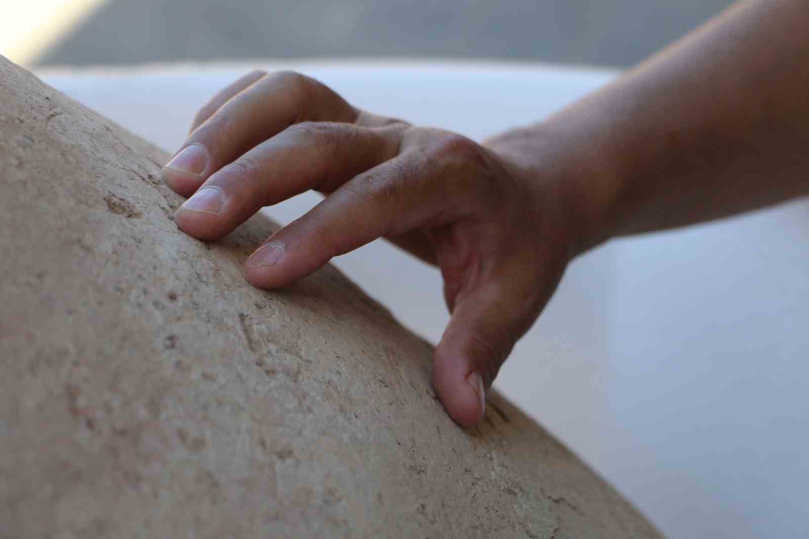 Diyarbakır&rsquo;da vatandaşın evinde bulundurduğu tarih eser pitos m&uuml;zeye taşındı
