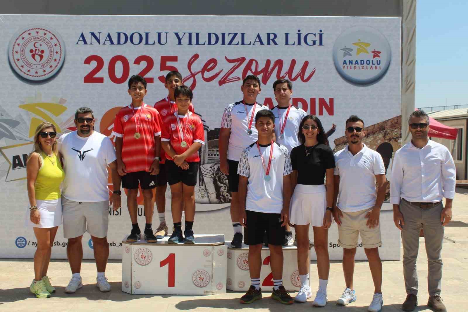Muğla tenis takımından &ccedil;ifte zafer
