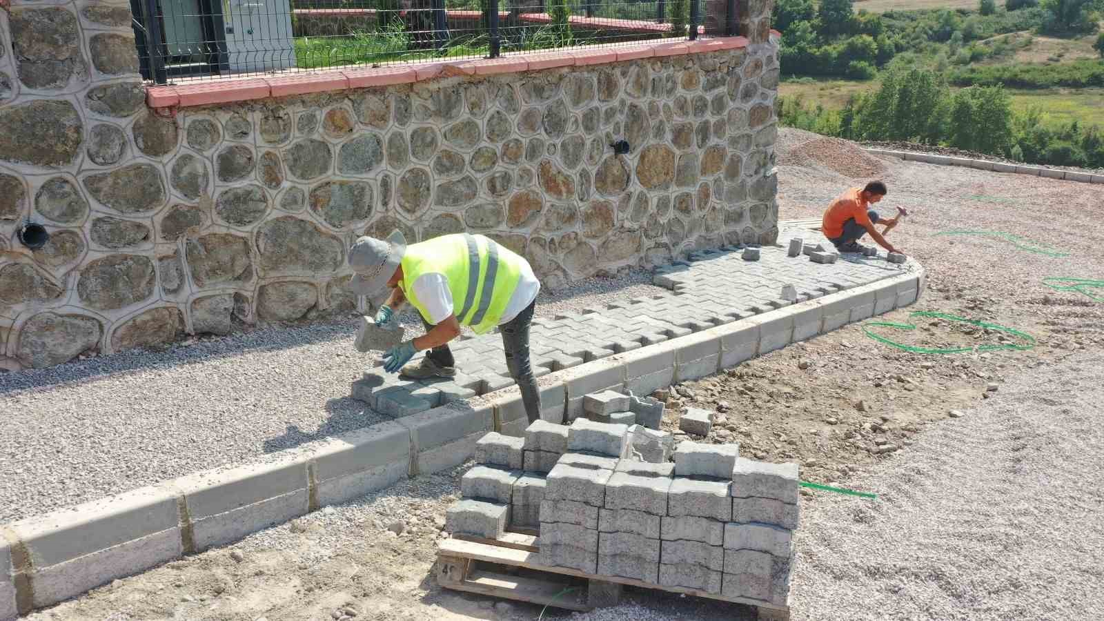 Başiskele’de parke yol ve kaldırım çalışmaları yapılıyor
