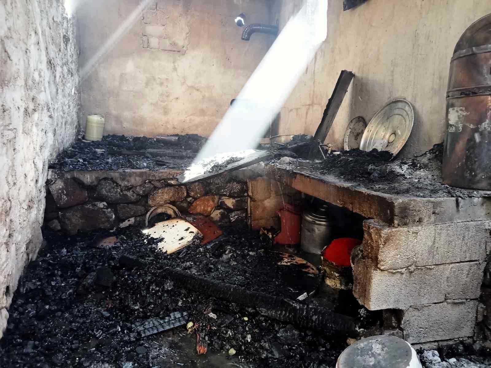 Aşkale’de korkutan yangın