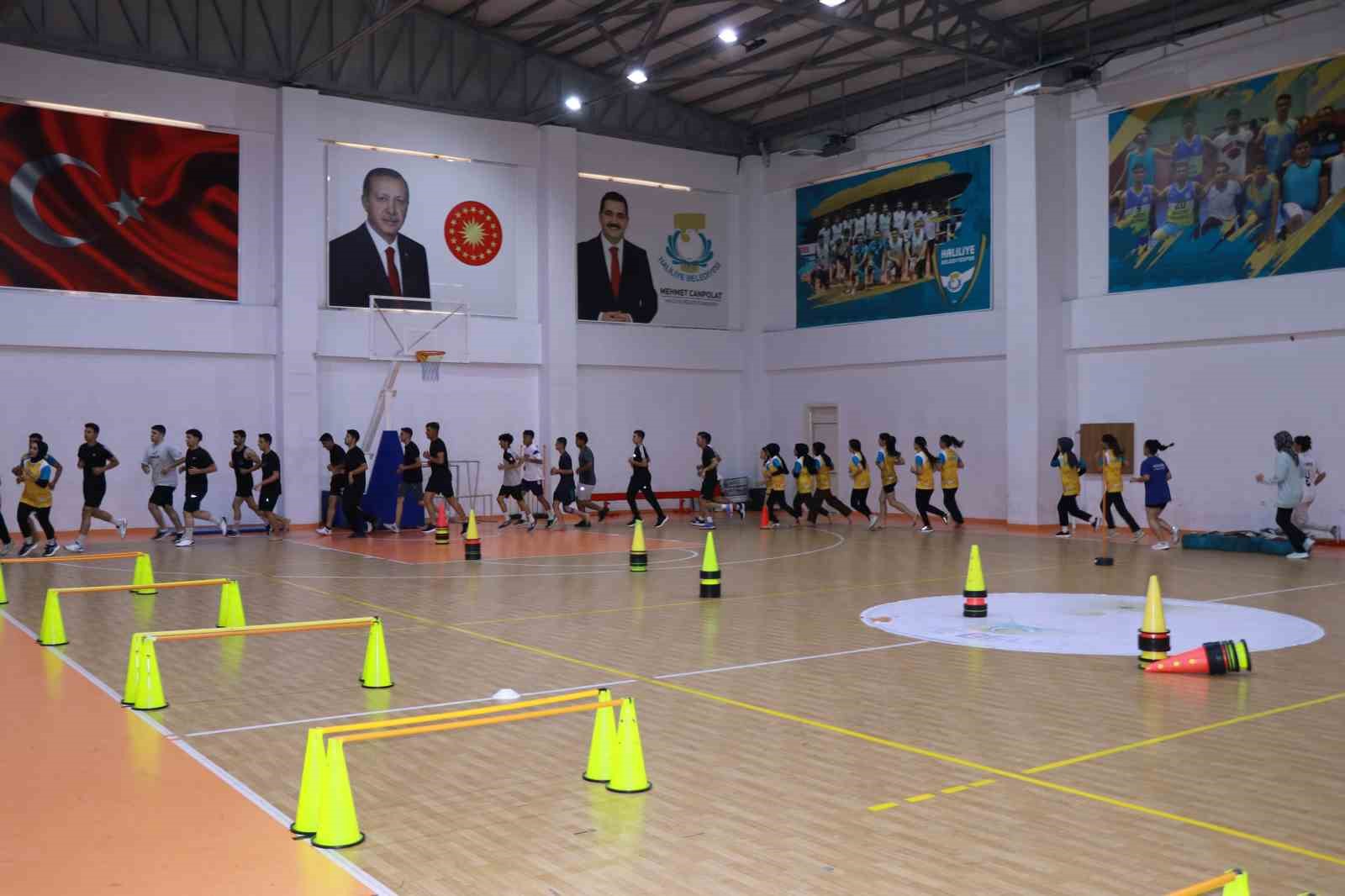 Gençler polis olmak için Haliliye’de ter döküyor