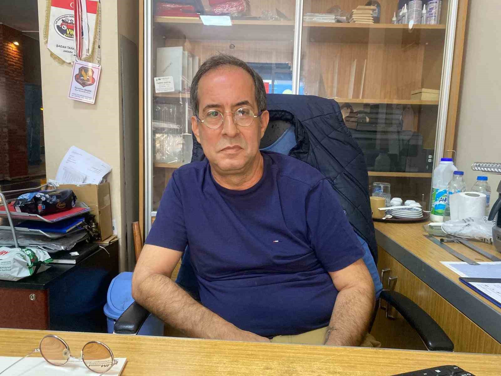 Elektrik panosunun d&ouml;rt bir tarafına asılan uyarılar dikkat &ccedil;ekti
