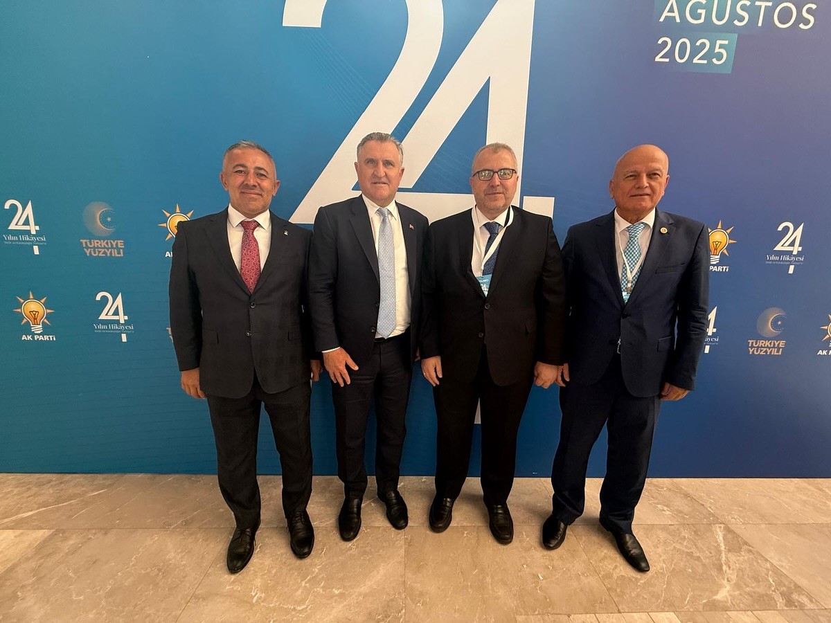 Yıldırım, AK Parti&rsquo;nin 24&rsquo;&uuml;nc&uuml; yılında bakanlarla Ankara&rsquo;da buluştu
