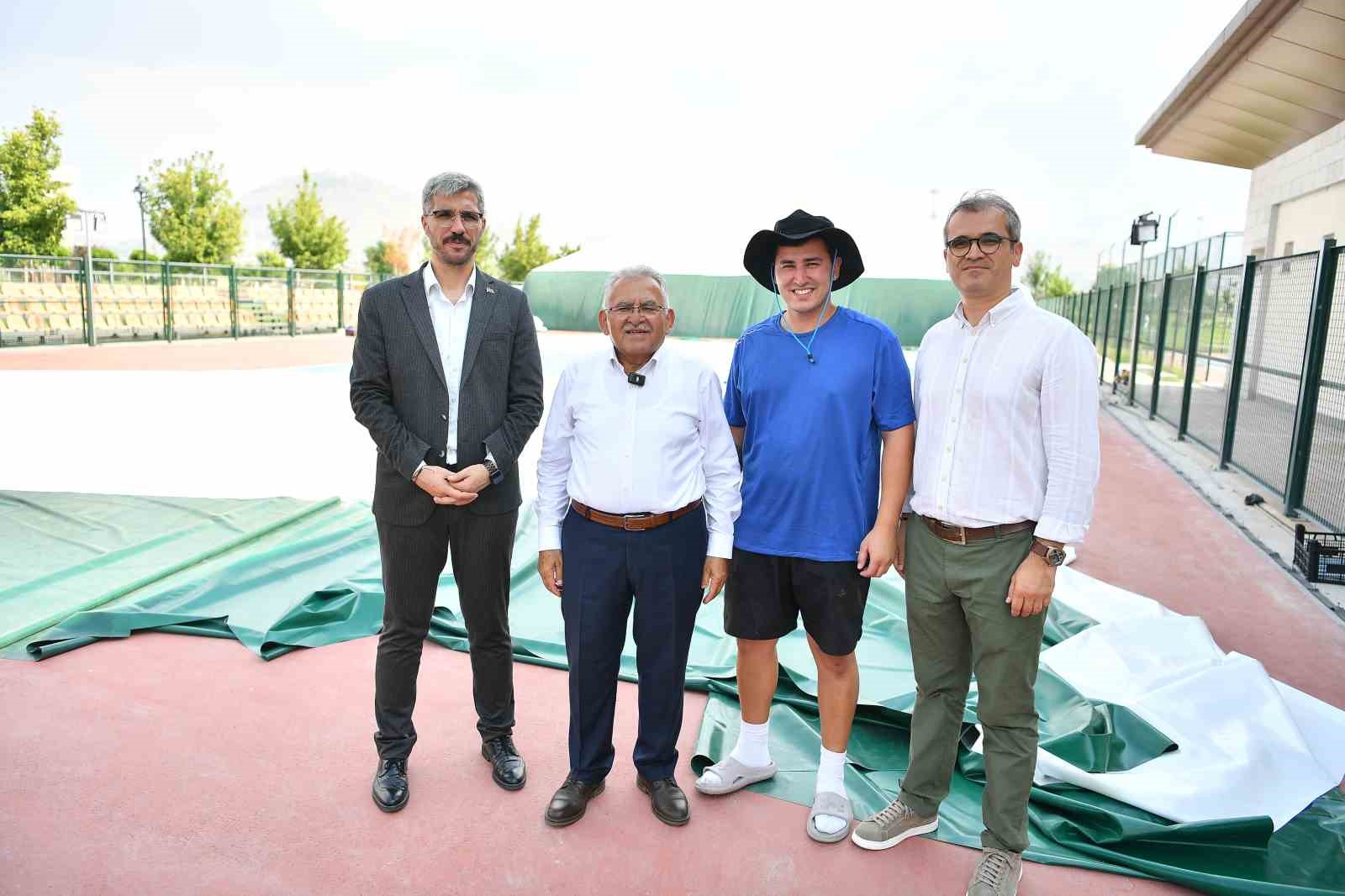 Başkan B&uuml;y&uuml;kkılı&ccedil;; &uuml;zeri kapatılan tenis kortları &ccedil;alışmalarını inceledi
