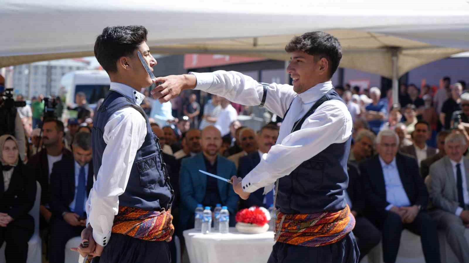 Erzurum’da halk pazarı açıldı