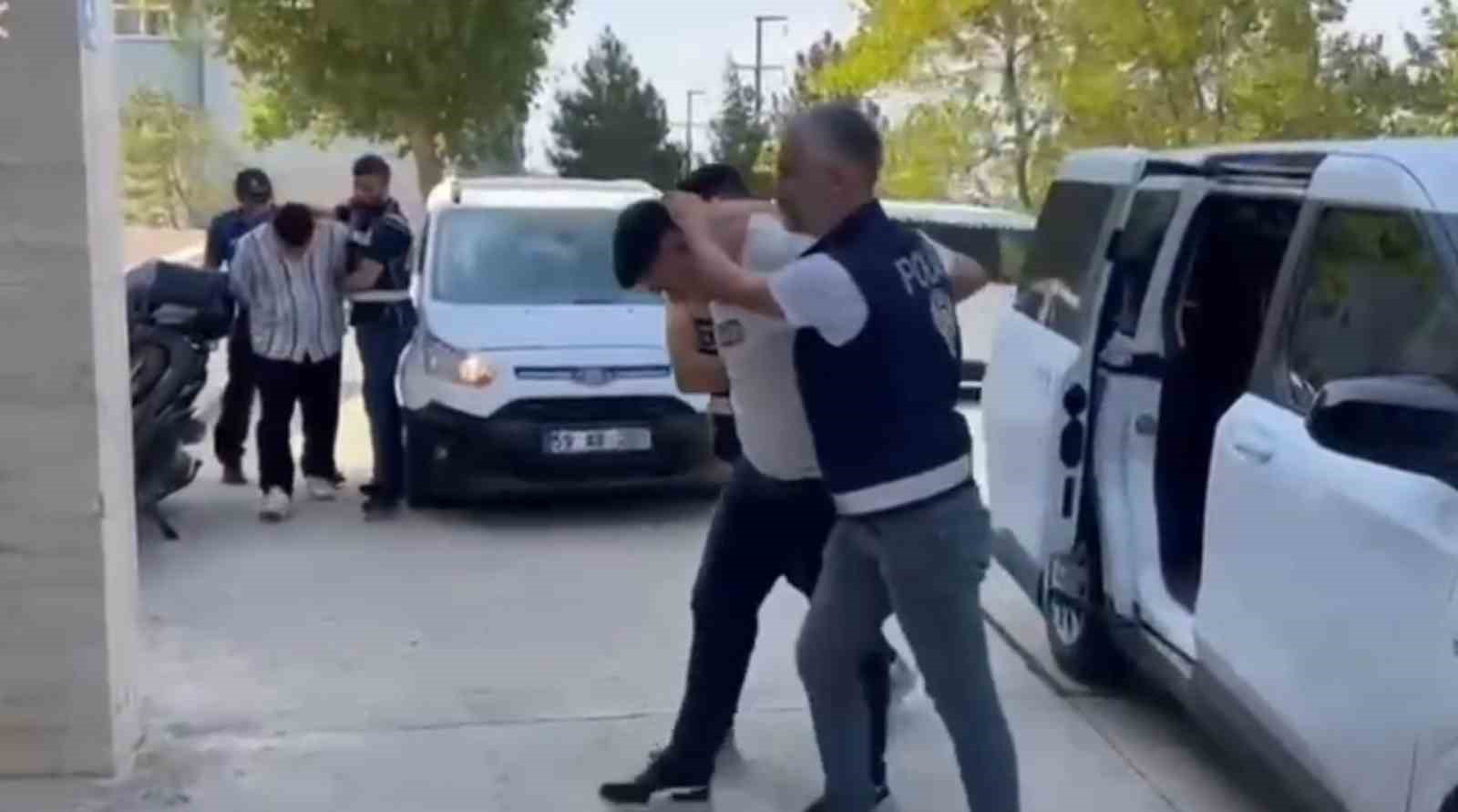 Yaşlı kadına 500 binlik tuzak: Dolandırıcılar tutuklandı
