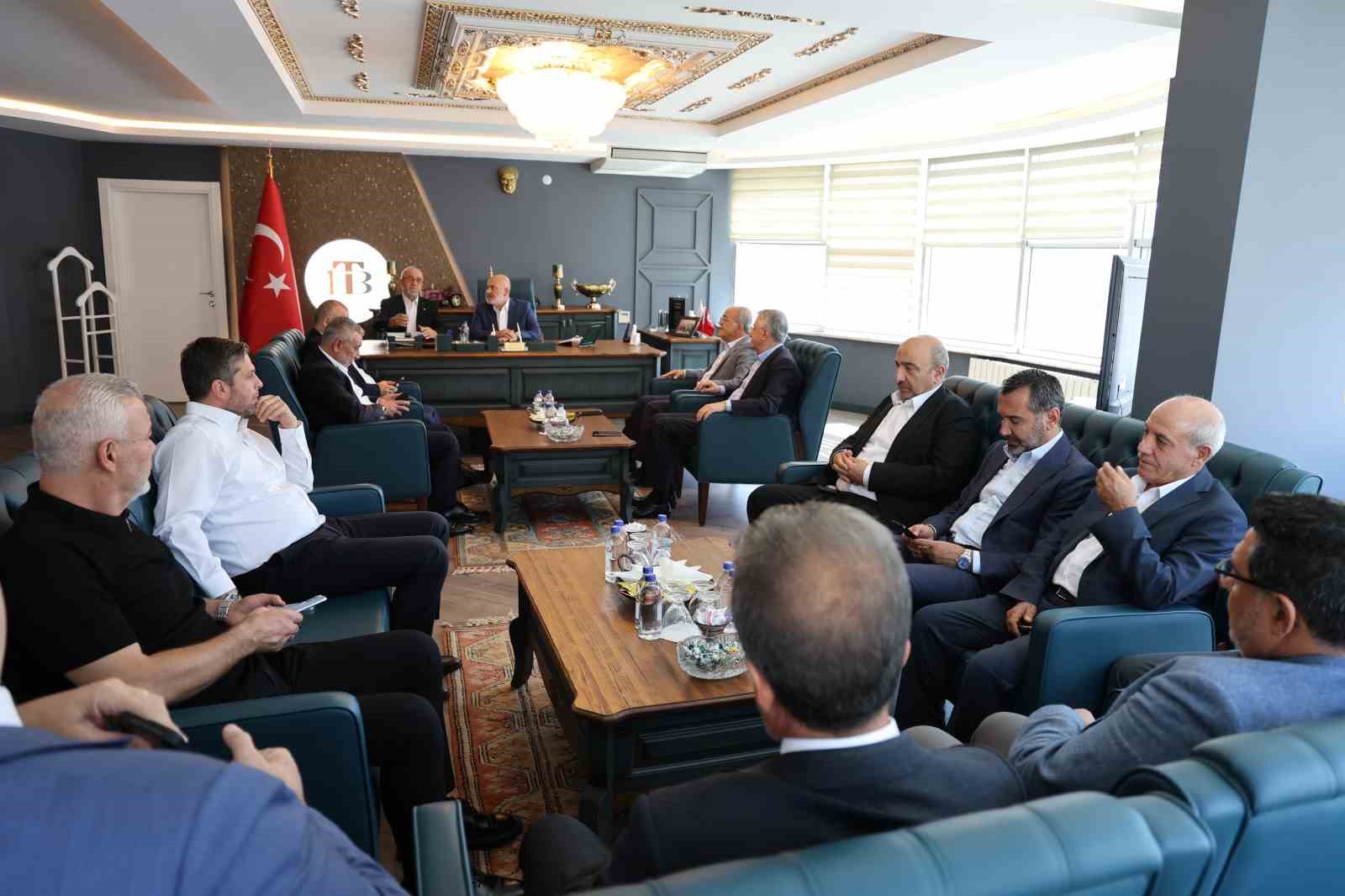 Bakanlar Elazığ Ticaret Borsası&rsquo;nda: Başkan Dumandağ projeleri anlattı
