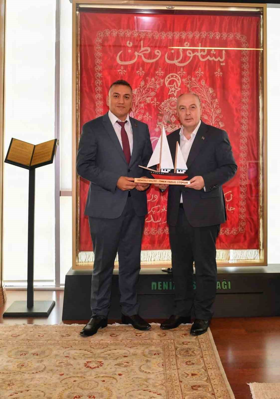 Vali Çoşkun, Geleneksel El Sanatları Sanatçısı Bat’ı kabul etti