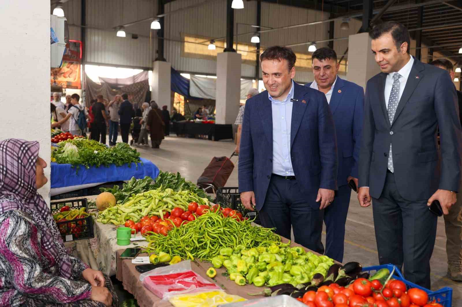 Bilecik Valisi Faik Oktay S&ouml;zer, S&ouml;ğ&uuml;t Perşembe Pazarı&rsquo;nda esnafla buluştu
